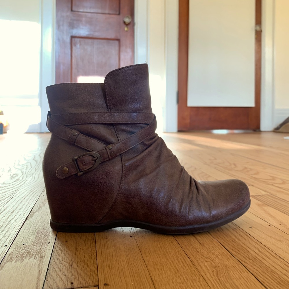Baretraps Wedge Bootie - Picture 1 of 9